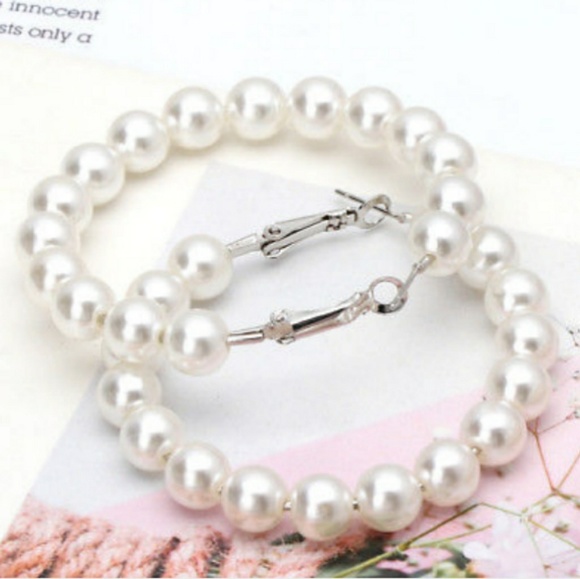 5⭐Rated! 2 Pairs Of Classic Pearl Hoops. - Picture 4 of 4